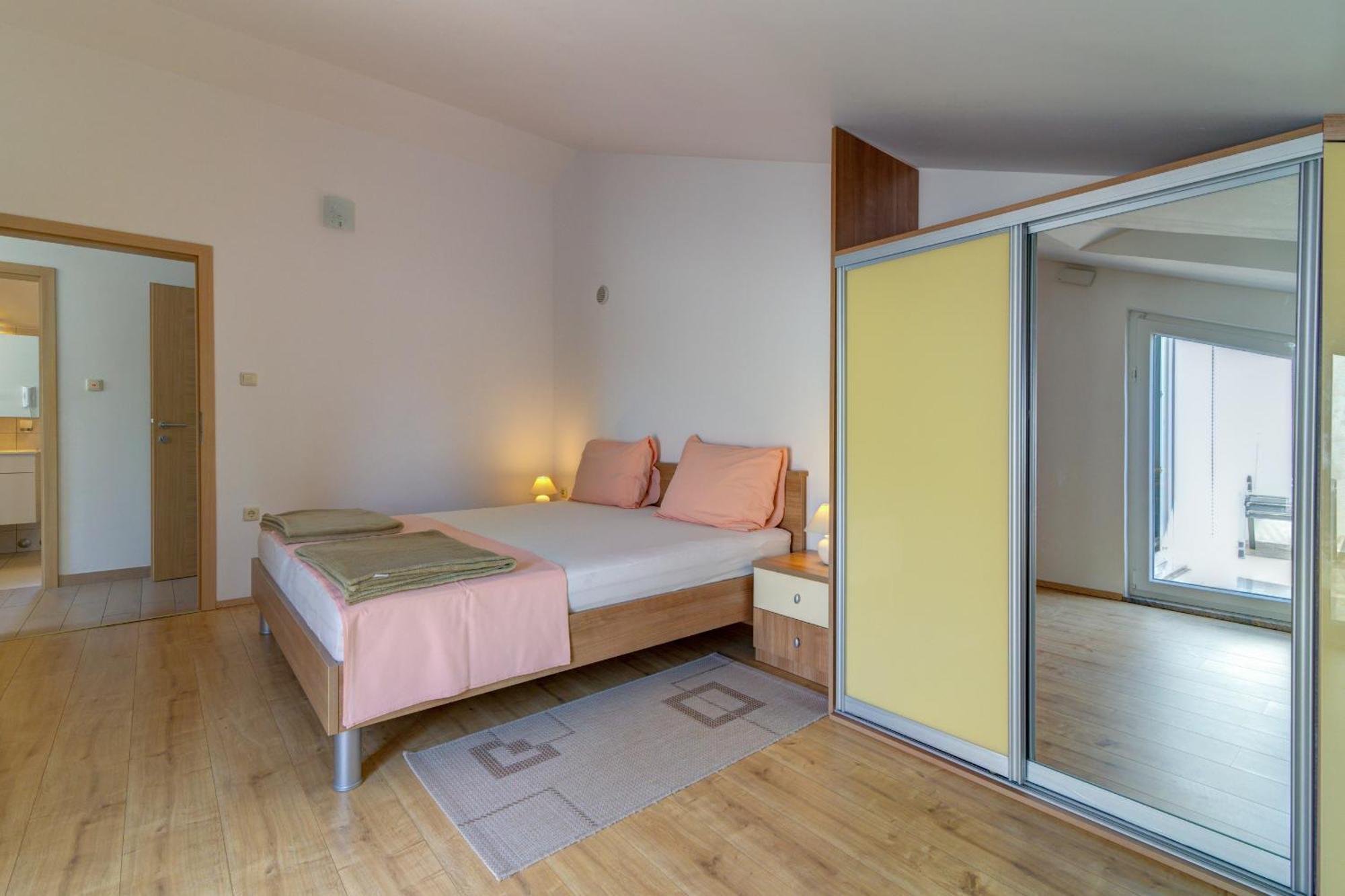Apartmani Lili Novi Vinodolski Zewnętrze zdjęcie