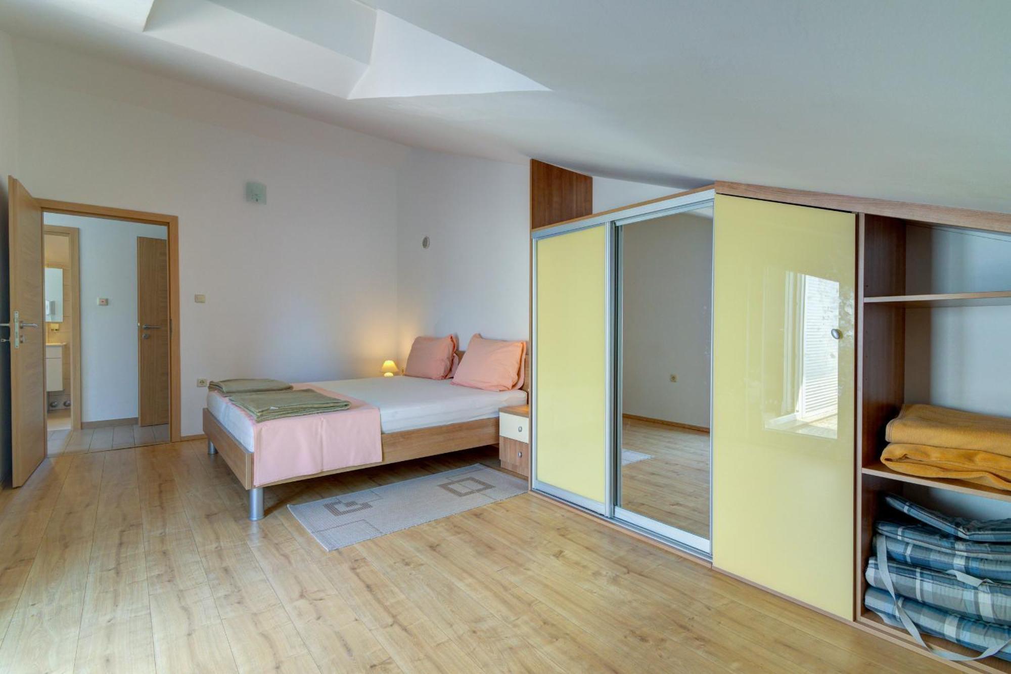 Apartmani Lili Novi Vinodolski Zewnętrze zdjęcie