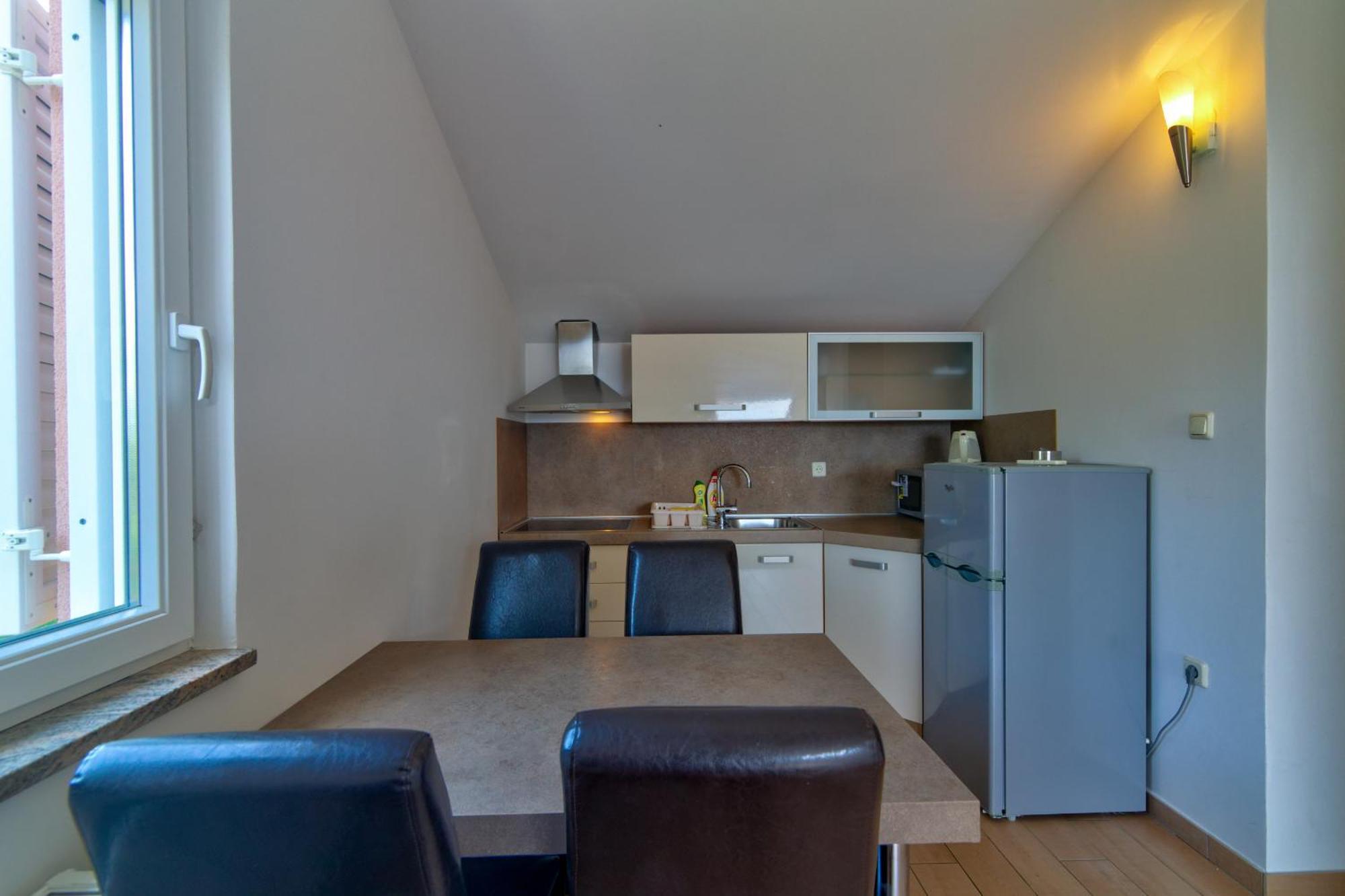 Apartmani Lili Novi Vinodolski Zewnętrze zdjęcie